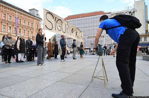 Zagreb : Na Trgu bana Josipa Jelačića, održao se kratak i snažan performans posvećen borbi protiv obiteljskog i rodno uvjetovanog nasilja