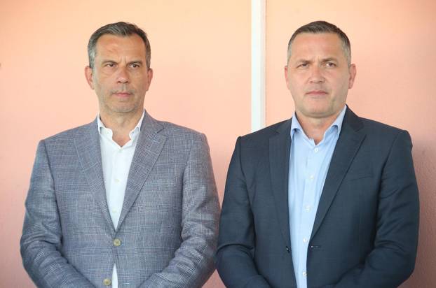 Manifestacija otkrivanja spomen plo&ccaron;e i mijenjanja imena sportskog centra ''Kr&ccaron;evine'' u ''Sportski centar - Stjepan Pr&scaron;ir Luci''.