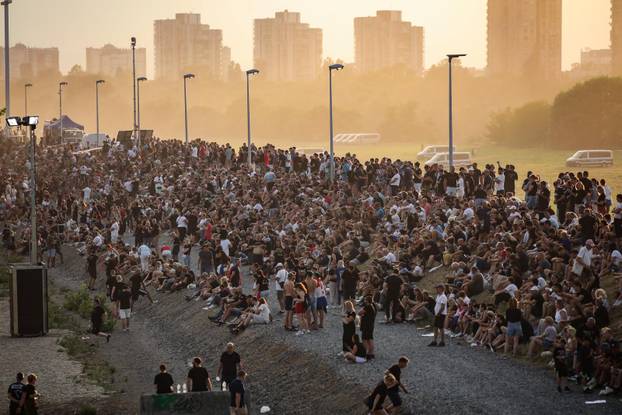 Zagreb: Veliki broj građana pratit će koncert sa savskog nasipa i Mosta slobode