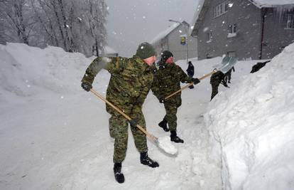Vojska i danas čisti Hrvatsku od snijega: Stigli i u Vukovar