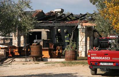 Rovinj: Zapalio se i usred noći izgorio restoran Dub