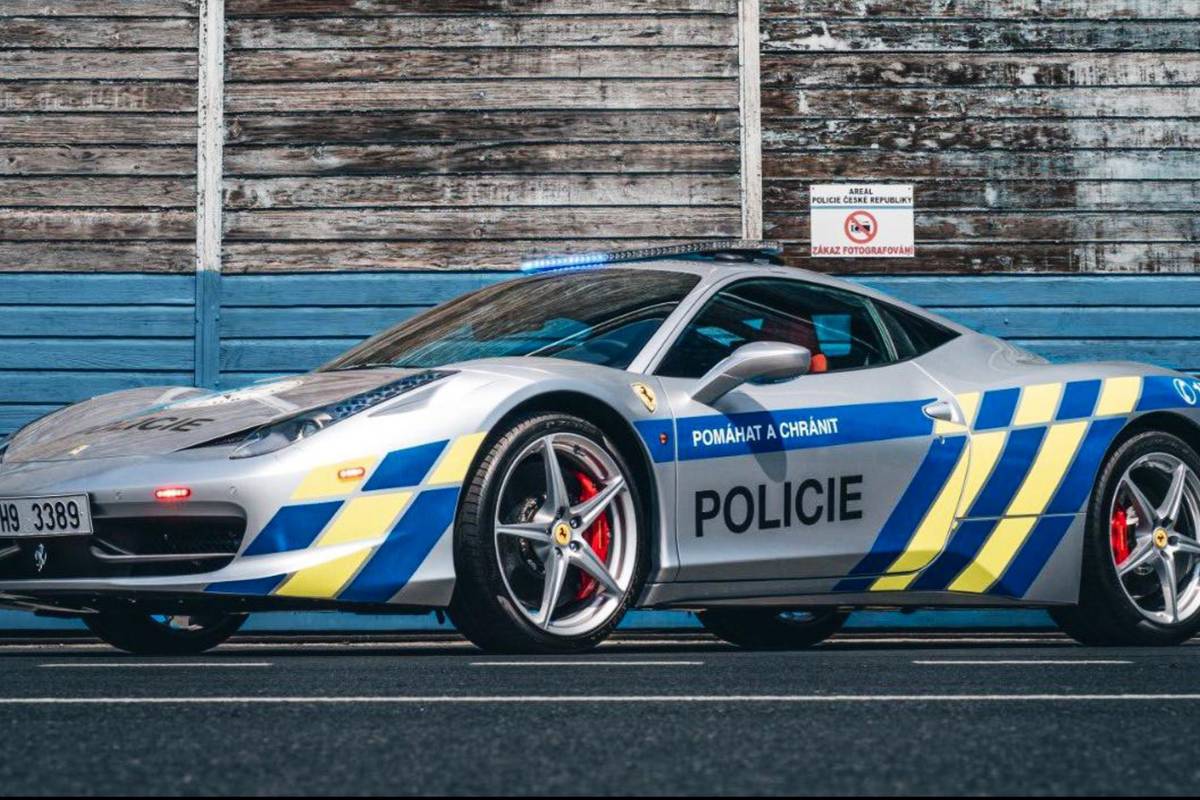 Češka policija zaplijenila jurilicu pa je prenamijenila za sebe: To nas je manje koštalo od Škode!