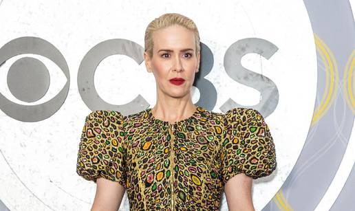 Sarah Paulson šokirala modnom kombinacijom: 'Haljina izgleda kao luster, nije joj se baš dalo...'