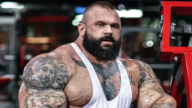 Slavni bodybuilder umro nakon srčanog udara. Imao je 165 kg i jeo čak 2,5 kg mesa svaki dan...