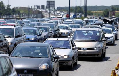 Kolone i sudari za prvi udarni vikend: Gužve na autocestama