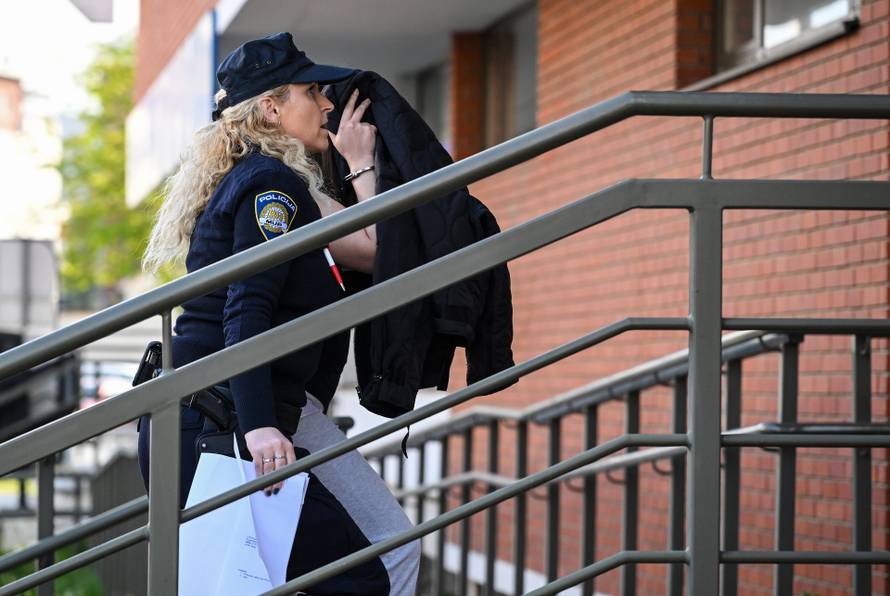 Privođenje muškarca i žene na Županijski sud u Velikoj Gorici