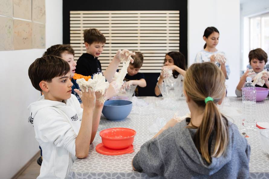 Ako mogu ovi klinci, možeš i ti: Evo kako napraviti kod kuće najfiniji kruh od kiselog tijesta