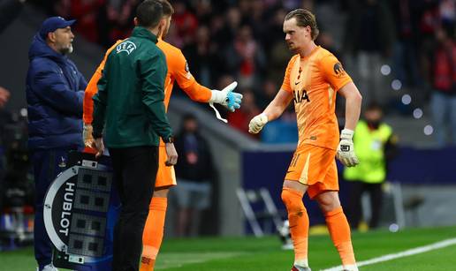 FOTO Ovo je trenutak koji je &scaron;okirao sve! Tudor u 17. minuti nakon kikseva izvadio golmana