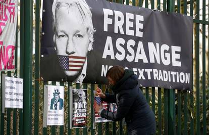 Assange u zatvoru čuje glasove, psihijatar se boji za njegov život