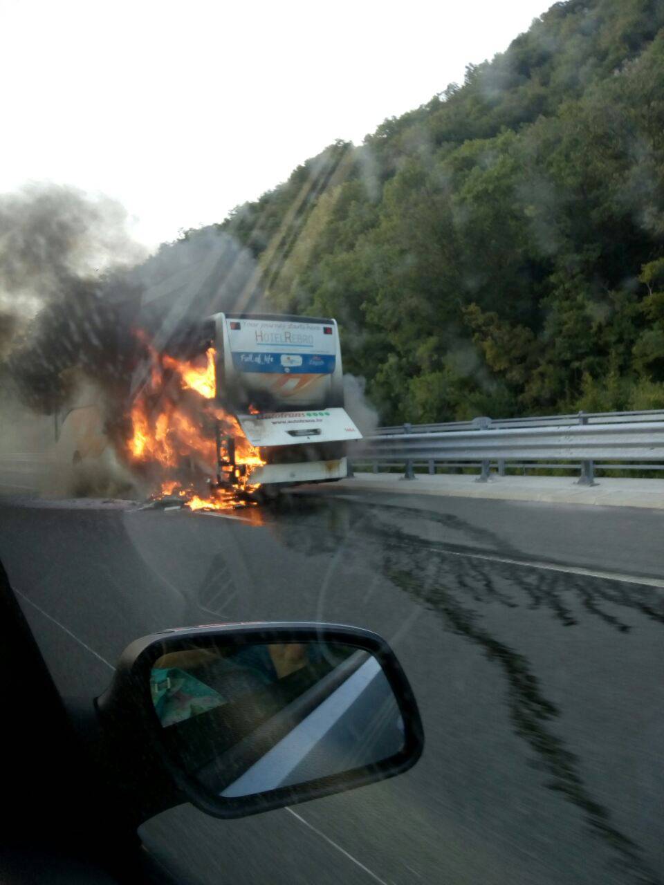 Izgorio Autotransov autobus: 'Nitko od putnika nije stradao'