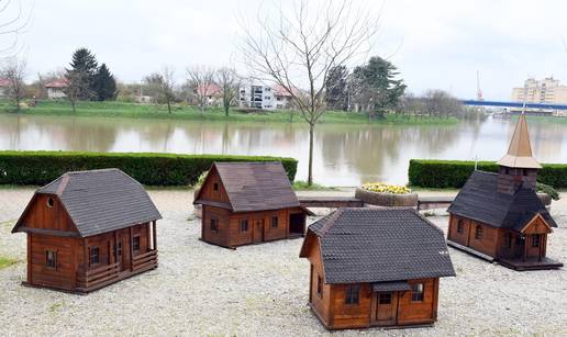 FOTO Kulturna ba&scaron;tina: Sisak krasi maketa posavskog sela