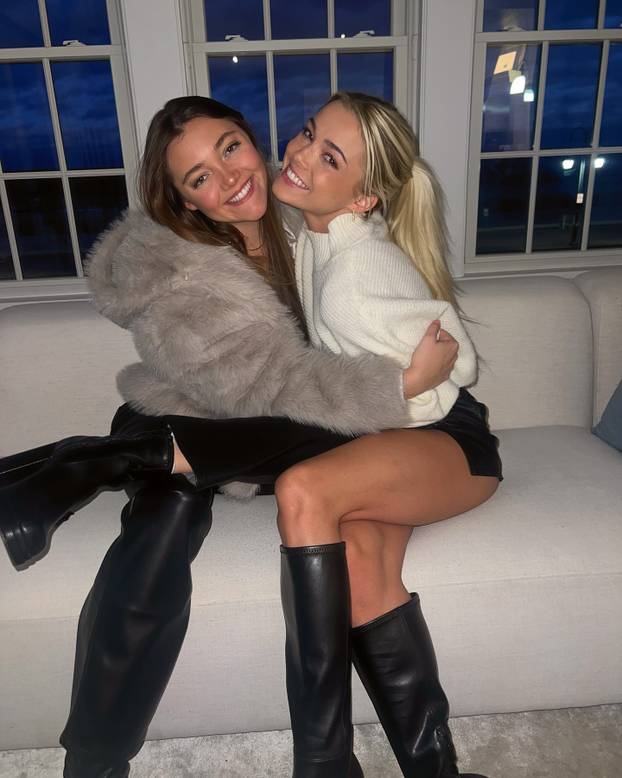 FOTO Američka gimnastičarka gola u kadi na centru igrališta! Što je pričala, manje je bitno...