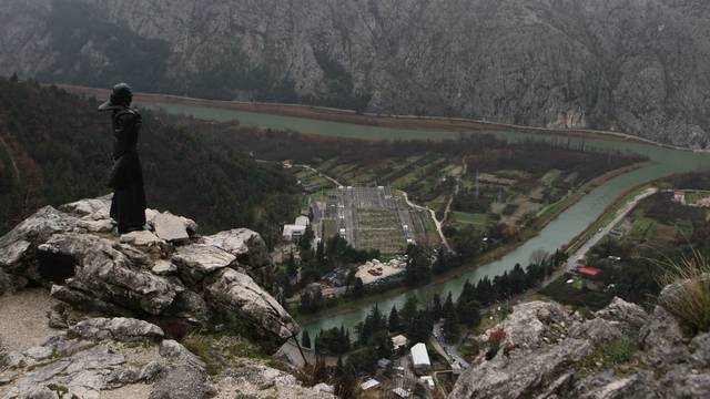 Rekreativci, oprez! Zbog kvara ispuštaju više vode u Cetinu