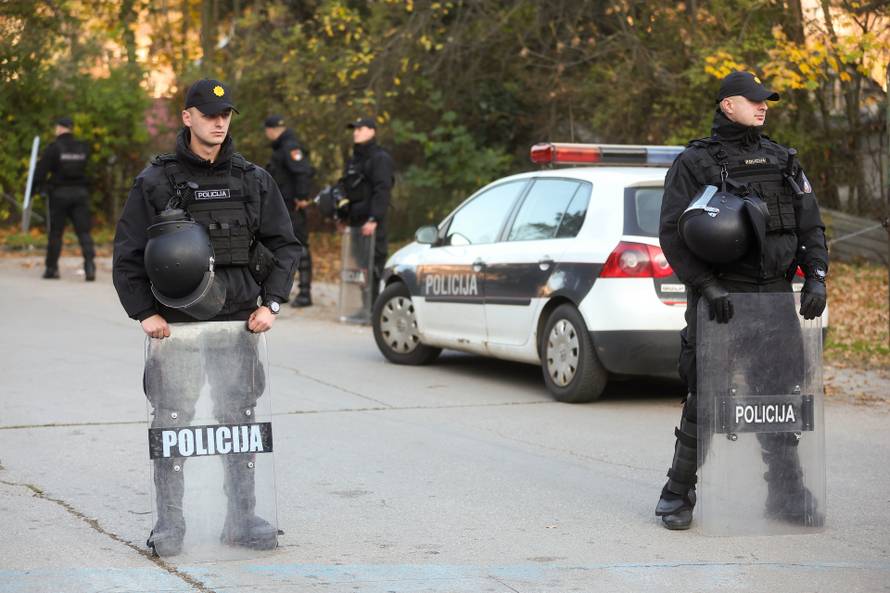 Sarajevo: Velik broj policije kod dvorane Zetra gdje će biti odigrana utakmica Eurolige između Dubaija i izraelskog Hapoela