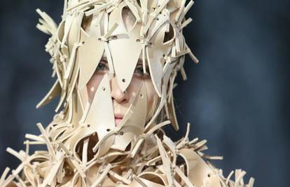 Futuristička kolekcija: Nose se maske koje su nalik na burke