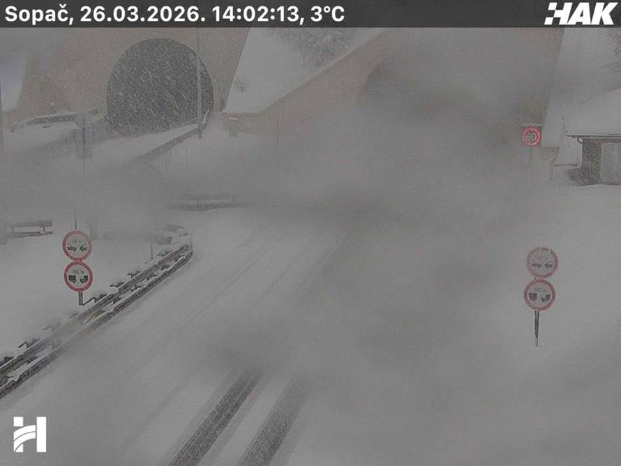 CRVENI METEOALARM Podigli razinu upozorenja za Zagreb! Vjetar ruši stabla po gradu...