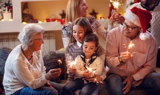 Bo&zcaron;i&cacute; u o&ccaron;ima djece: Evo &scaron;to &cacute;e im ostati u sje&cacute;anju godinama
