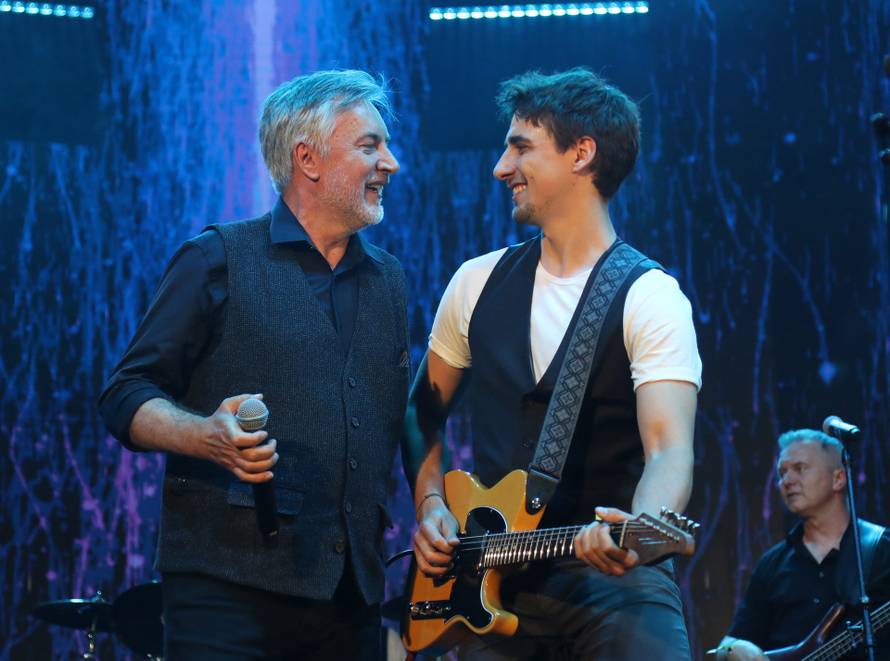 Vodice: Brojni izvođači nastupili na prvoj večeri CMC festivala