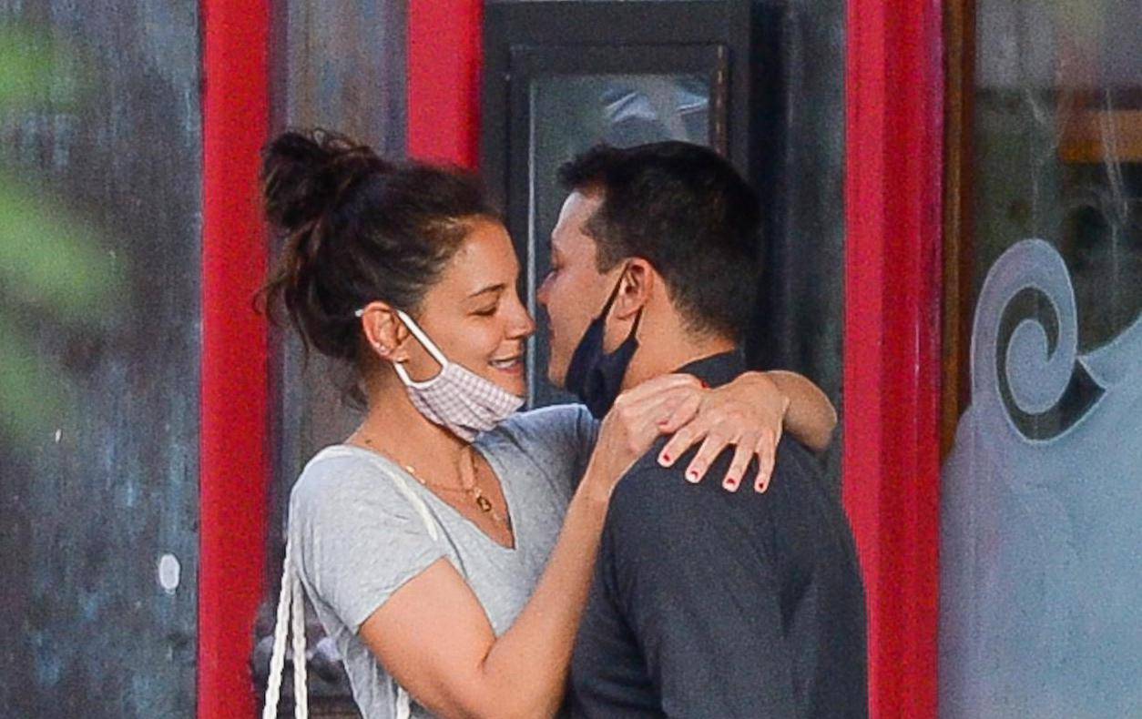 PREMIUM EXCLUSIVE: Katie Holmes Packs on the PDA With New Boyfriend Emilio Vitolo Jr. in New York City.