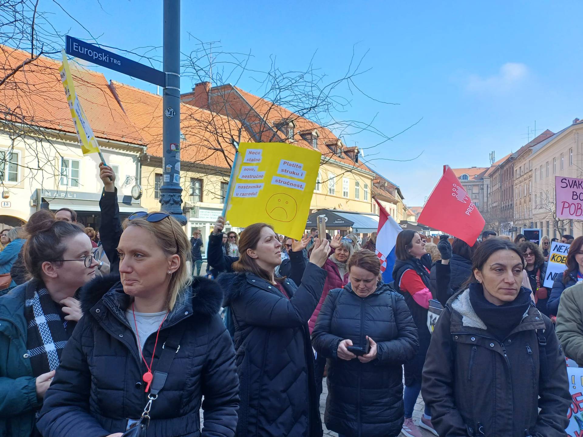 VIDEO Nastavnici nezadovoljni, na Trgu veliki prosvjed pod motom: Mijenjajte koeficijente!