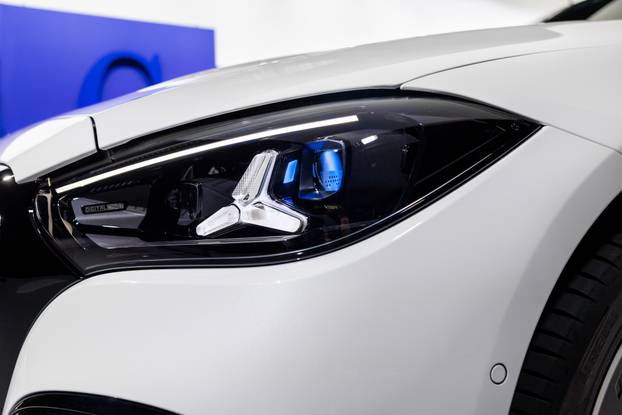 Vertraute Stärke auf einem neuen Niveau: Die neue Mercedes-Benz C Klasse bleibt sich treu – und wächst über sich hinausThe new Mercedes-Benz C-Class: Refined strength. Trusted continuity.