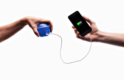 Mladić izumio punjač za telefon koji koristi energiju vašeg tijela