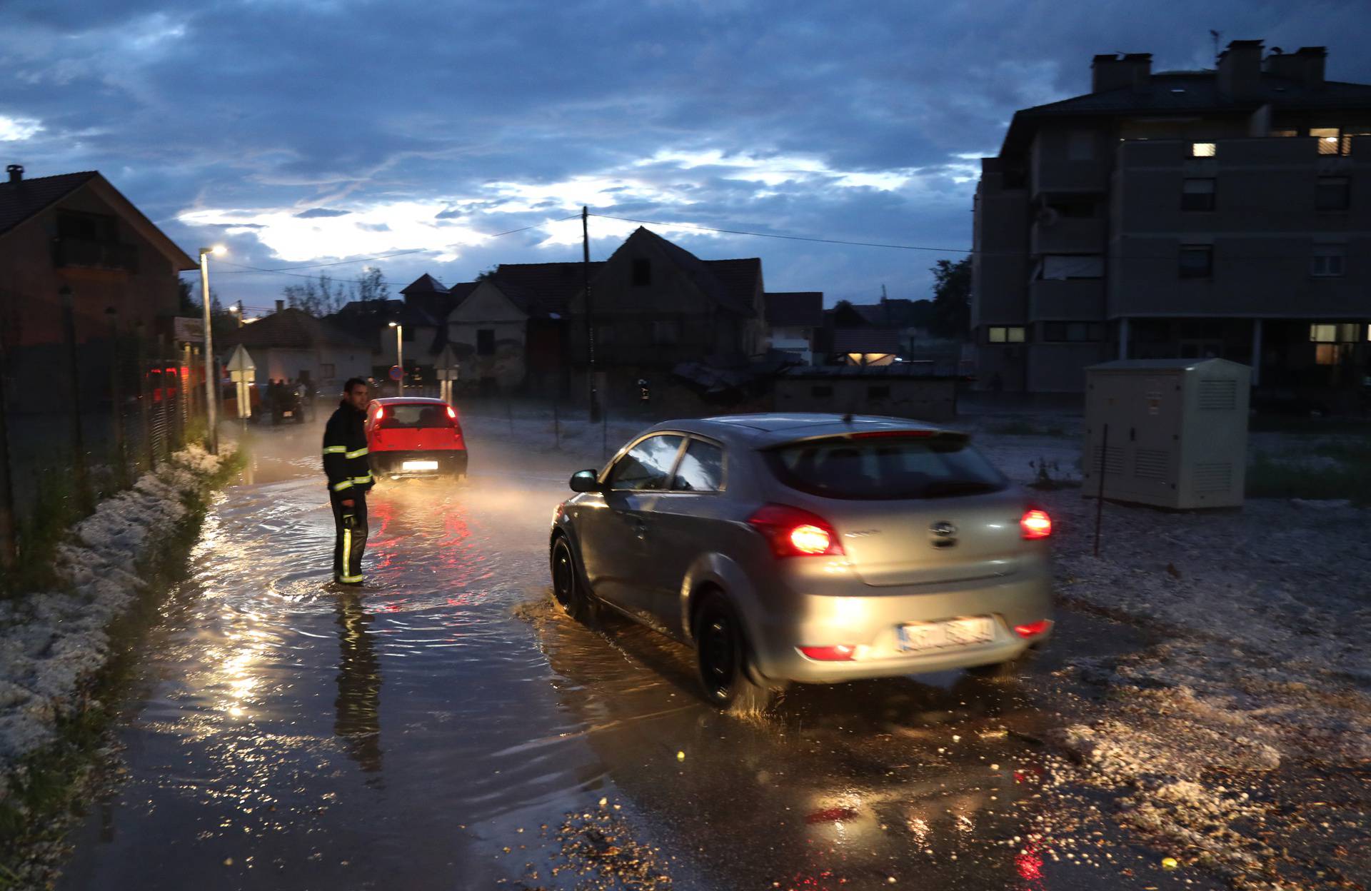 Novo nevrijeme poharalo Zagorje: Nakon tuče obilna kiša potopila ceste kod Poznanovca 