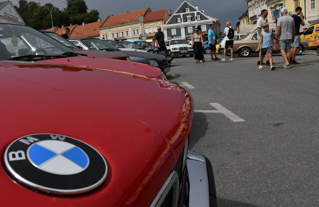Požega: Čuveni modeli izloženi u sklopu oldtimer manifestacije"Trophy Zlatnom dolinom 2026."