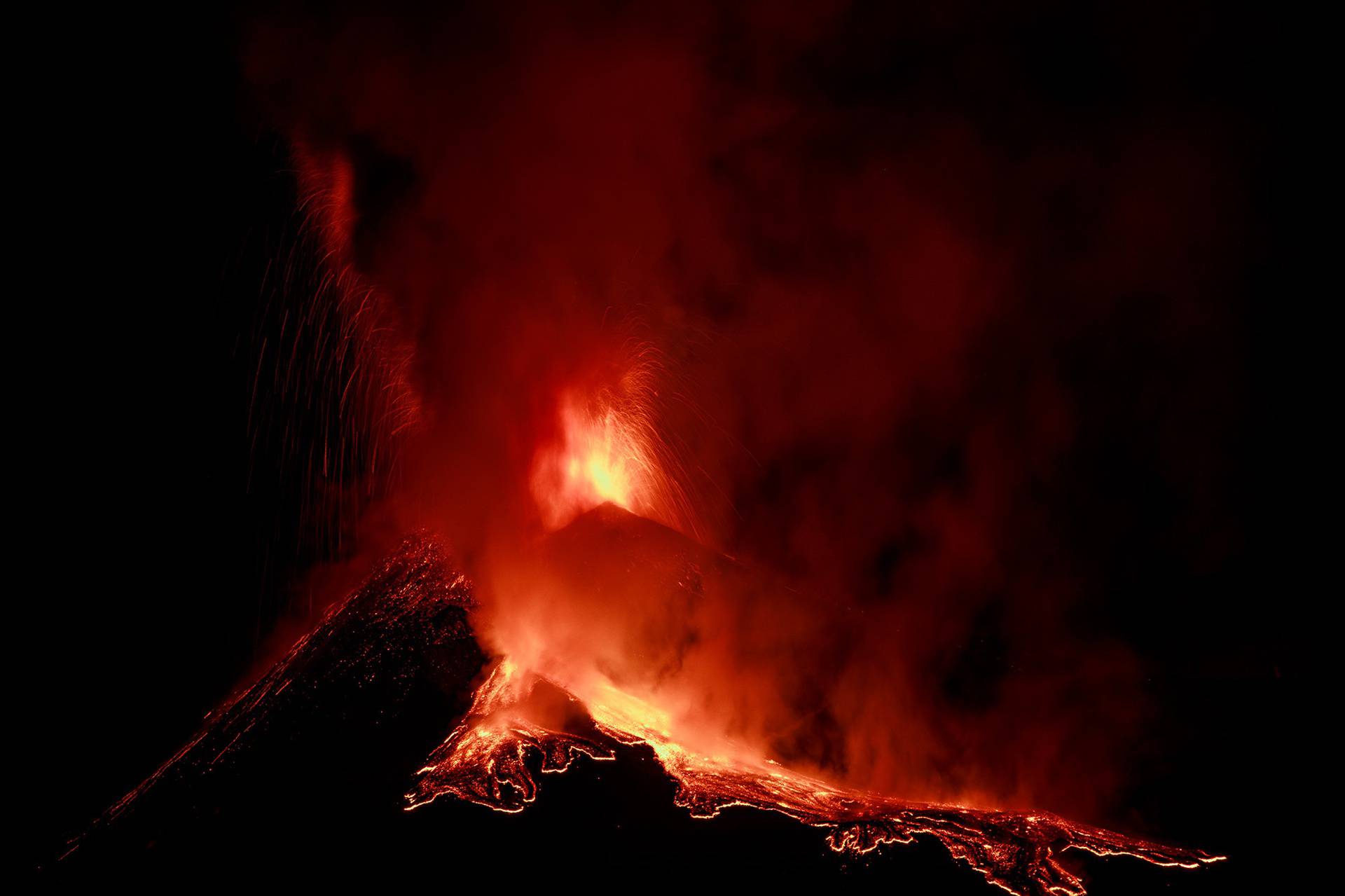 Etna osvijetlila noćno nebo fontanom lave od 1500 metara