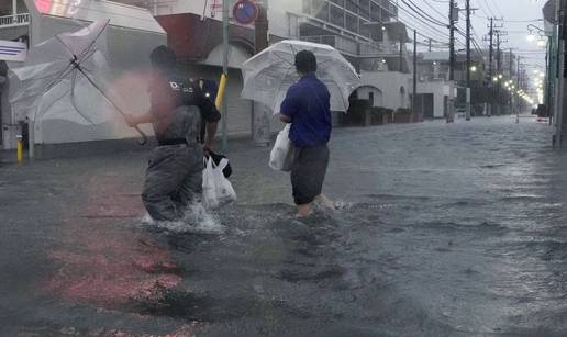 FOTO Tajfun Dujuan donosi kaos u Japanu: U klizi&scaron;tu poginula &zcaron;ena, evakuirali milijune ljudi