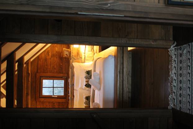 FOTO Ova kuća blizu Zagreba pravi je raj - filmove možete gledati iz bačve za kupanje!