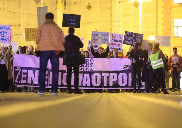 Zagreb: Održan jubilarni 10. Noćni marš za prava žena "Žene – kičma otpora"