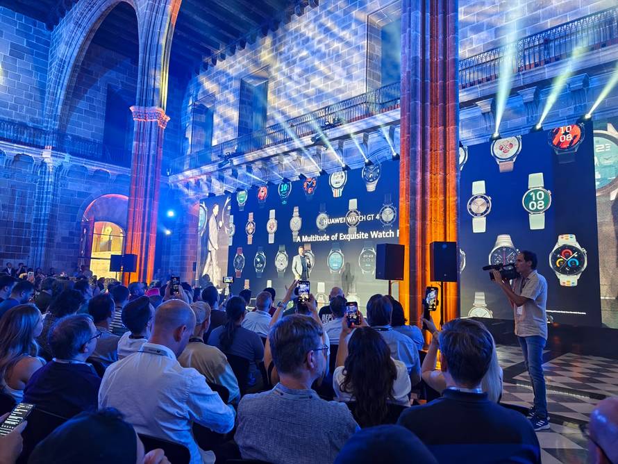 Huawei Watch GT4 sat uz više stila i dalje 'drži' dva tjedna, a sada sluša i kako dišete u snu