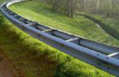 Kako ukrasti oko 20 tona metalne ograde na cesti?