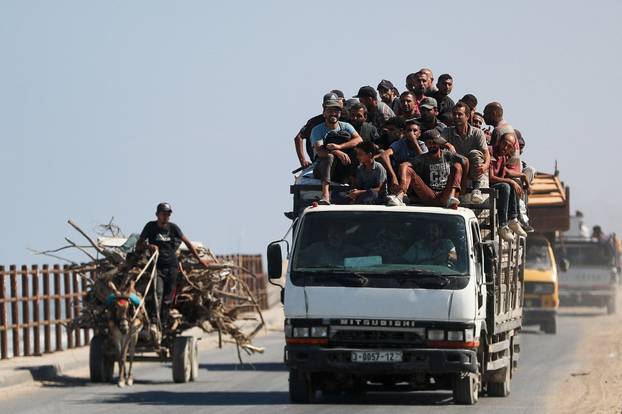 Displaced Palestinians move southward after Israeli forces ordered residents of Gaza City to evacuate to the south