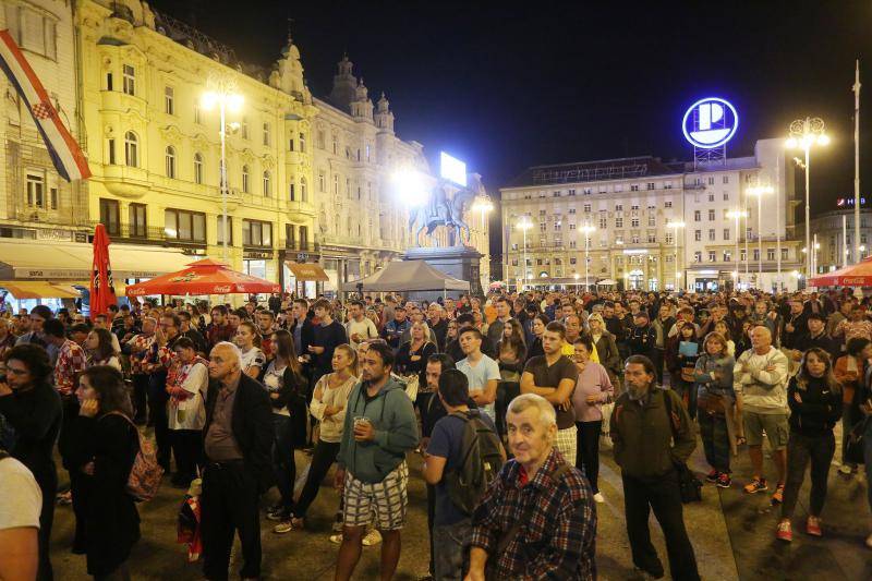 Drele tješio navijače na Trgu: Ajde, nemojte se nervirati...