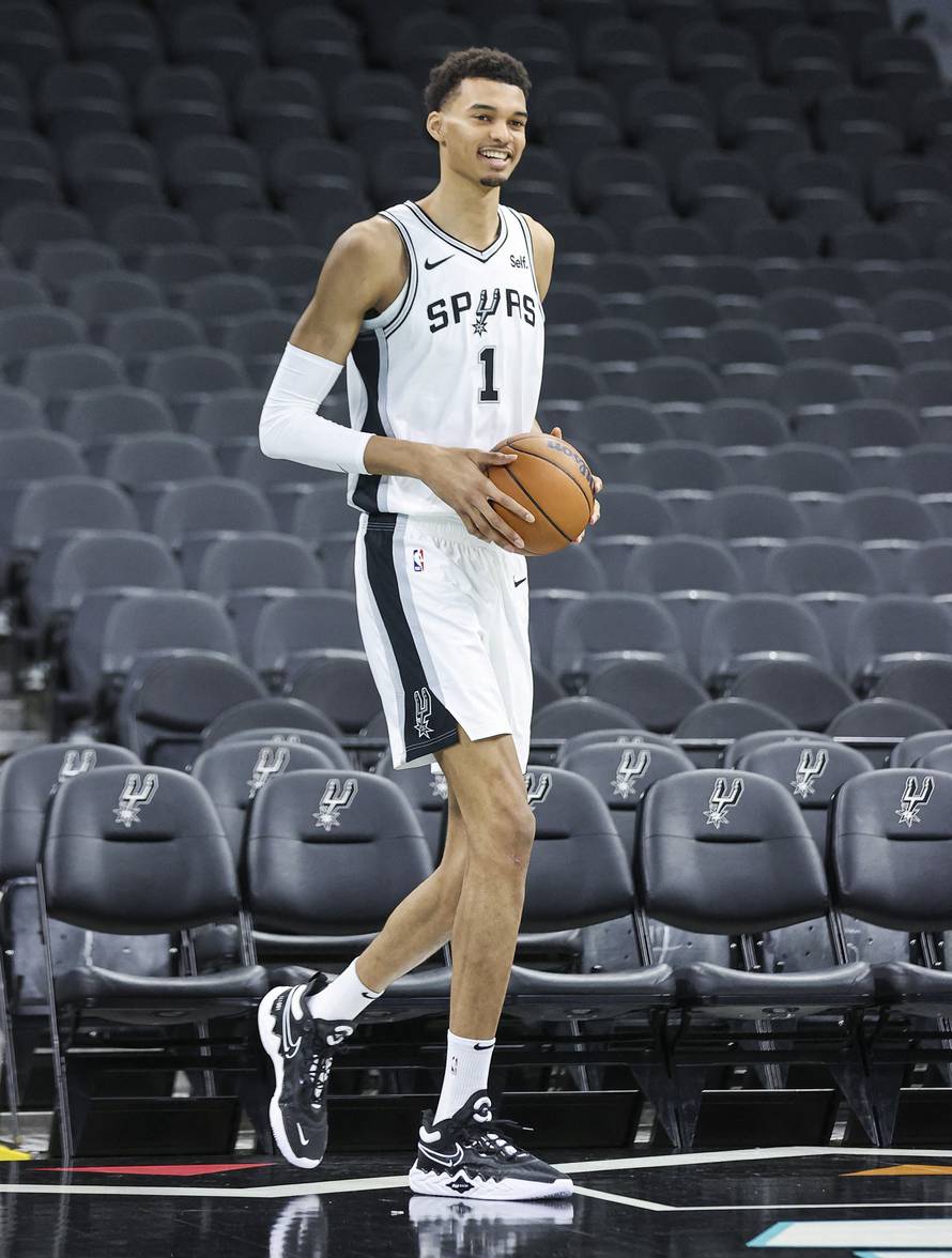 NBA: San Antonio Spurs-Press Conference