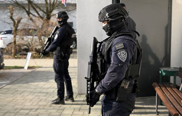 Varaždin: Srđan Mlađan pod jakim policijskim osiguranjem dolazi na Županijski sud