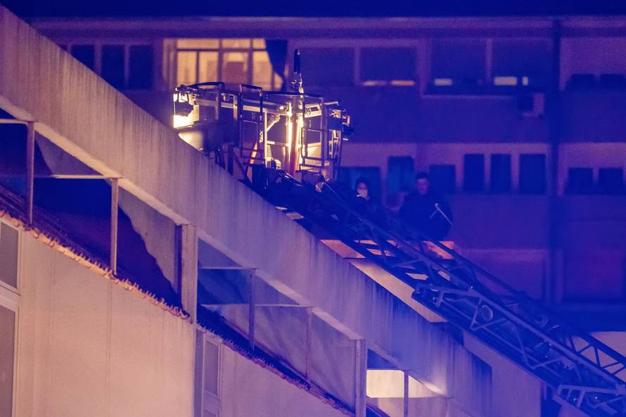 Pula: Požar na krovu Osnovne škole Veruda