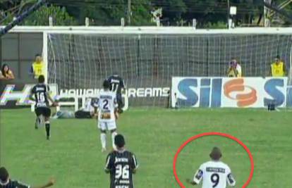 Corinthians je zabio za remi, a igrač suparnika slavio gol?!