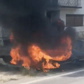 VIDEO Automobil sletio s ceste i zapalio se: Teško je ozlijeđena vozačica, uspjela pobjeći iz auta