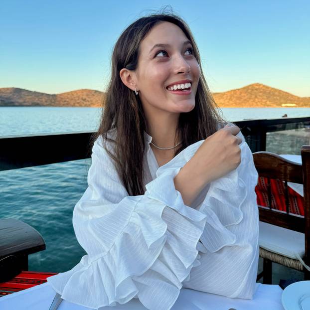 FOTO Ova olimpijka može sve. Na skijama osvaja medalje, a u tangicama podsjeća da je model