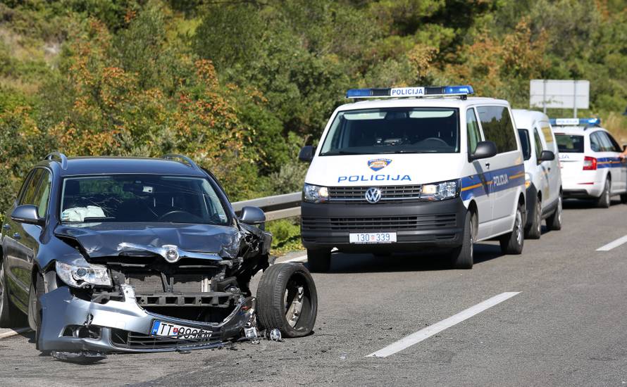 Nesreća kod Pirovca: Rezali su lim na autu da izvuku žrtve