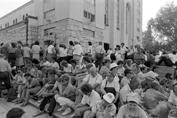 Brojni vjernici na obilježavanju 10. godišnjice ukazanja u Međurgorju, 25.6.1991.