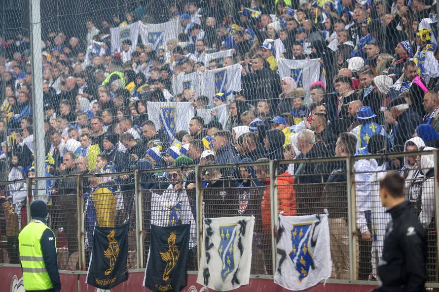 Tuzla: Navijači prate susret Bosne i Hercegovine i Rumunjske 