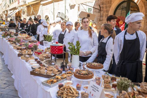 Dubrovnik: Tradicionalna Dubrovačka trpeza na Stradunu 