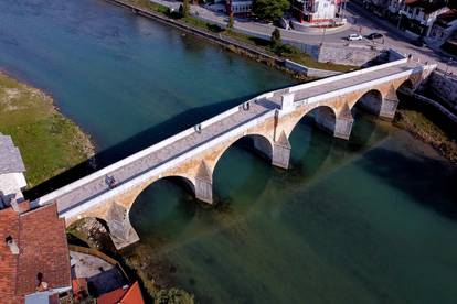 Stari most u Konjicu na rijeci Neretvi smatra se točkom gdje se Hercegovina spaja s Bosnom