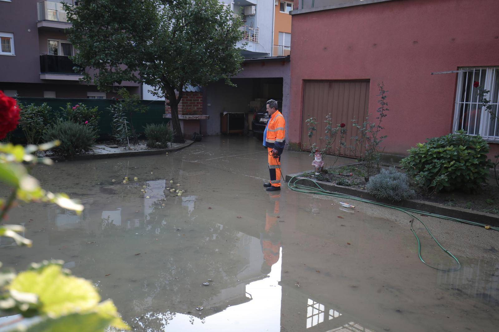 Zagreb: Zbog puknute cijevi u Selskoj poplavljen dio gradske četvrti trešnjevka sjever