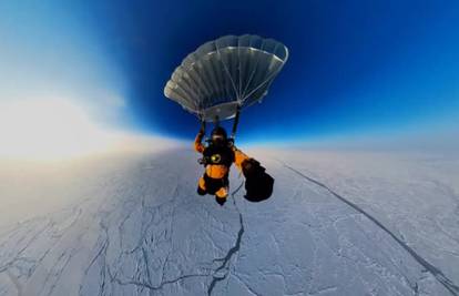 VIDEO Kakav skok! Padobranom skočili iz stratosfere na Sjeverni pol, Rusi oborili svjetski rekord