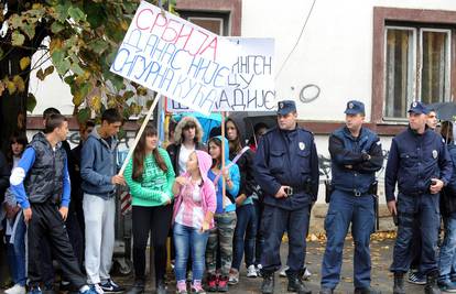 Građani Ljiga blokirali Centar, ne žele da Rea ode u Hrvatsku